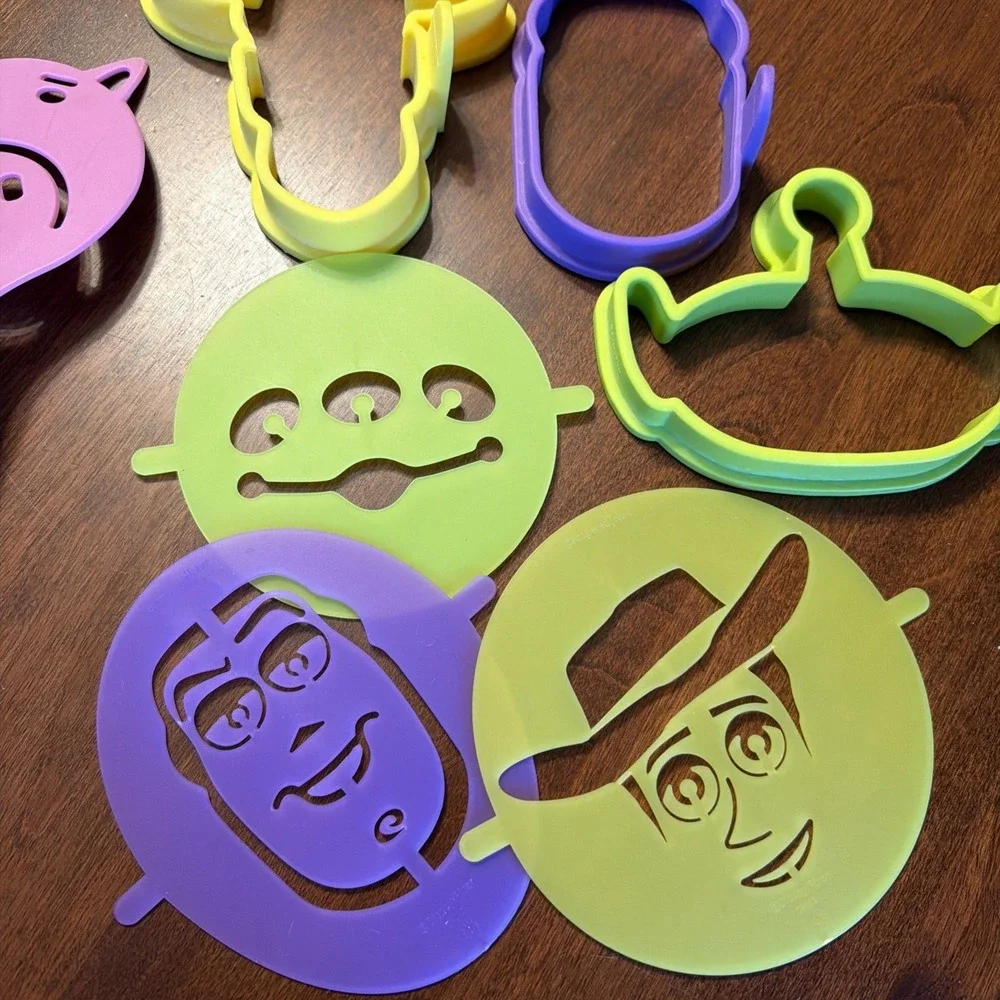2 Pampered Chef Toy Story Items Pancake Molds And Pancake Flipper